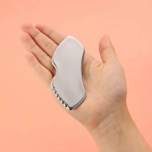 Lip-shape gua sha tool in palm - 100x40mm portable design - YITHONIA