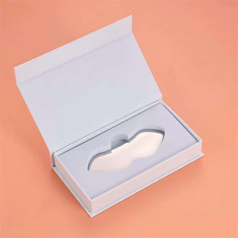 Custom OEM gift box packaging for lip-shape gua sha - YITHONIA private label