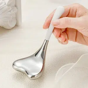 Applying YT-IG-004 heart shaped ice globe on face